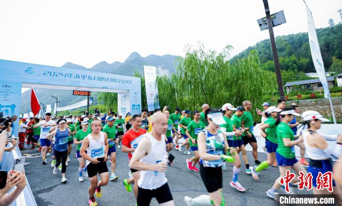 浙江千村竞技万马奔腾首站下姜村开跑