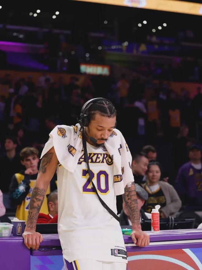 湖人裁掉新秀补强后卫线签下史密斯