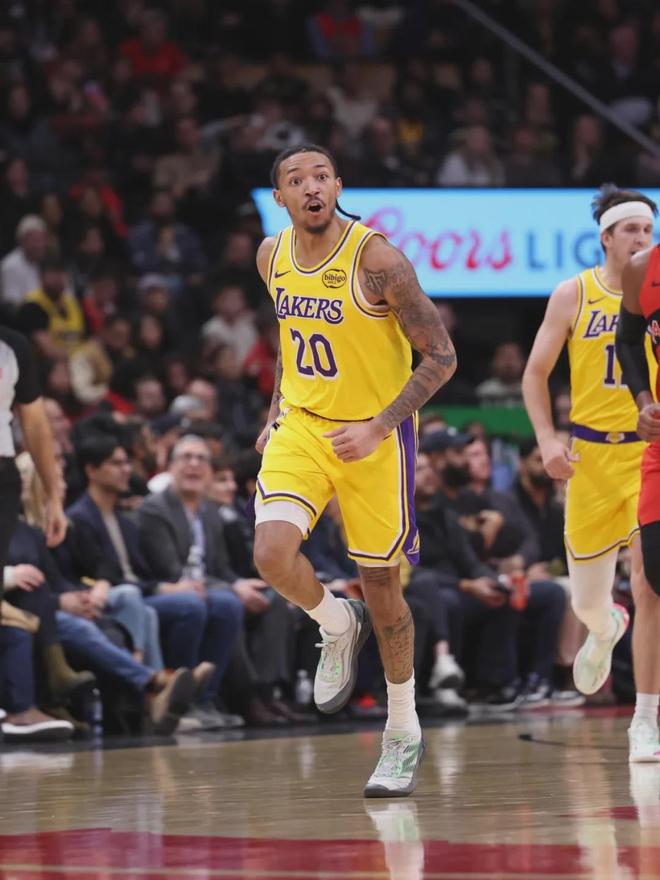 湖人裁掉新秀补强后卫线签下史密斯